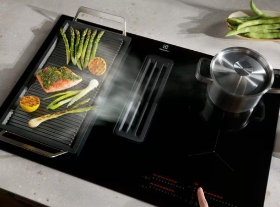 Варильна повверхня Electrolux індукційна, 80см, розширена зона, вбудована витяжка, Hob2Hood, чорний (KCC83443) 370133 фото