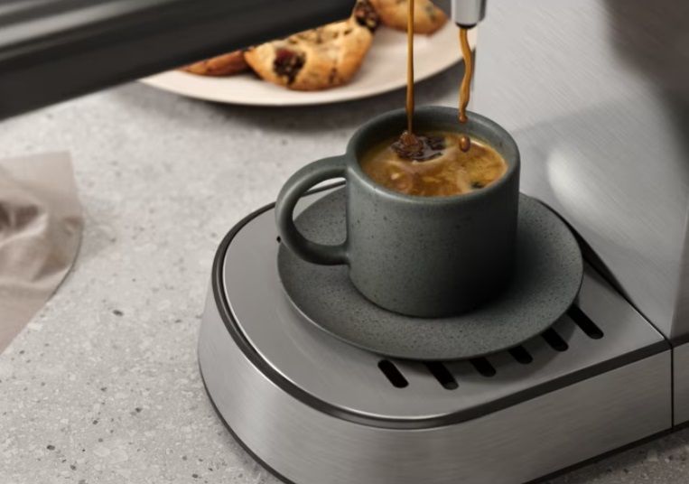 Кавоварка Electrolux ріжкова, 1л, мелена, ручний капуч, LED-дисплей, підігрів чашок, метал (E6EC1-6ST) 369316 фото