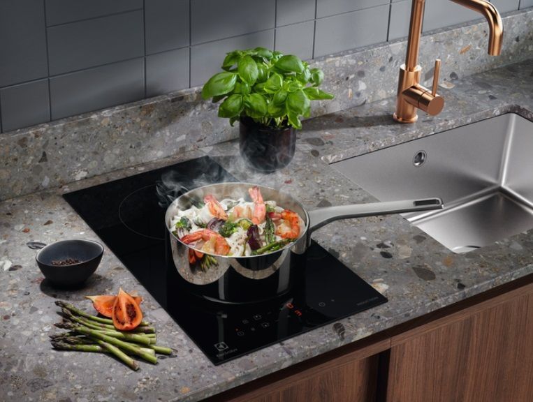 Варильна поверхня Electrolux індукційна, 30см, Доміно, чорний (LIT30230C) 367999 фото