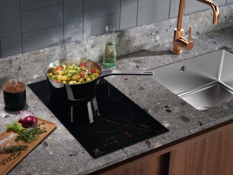 Варильна поверхня Electrolux індукційна, 30см, Доміно, чорний (LIT30230C) 367999 фото
