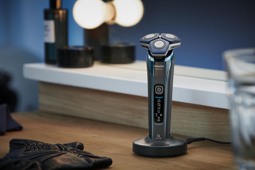 Бритва електр. Philips роторна Series 7000, 9Вт, бритв.головок-3, Li-Ion, сух.+волог., тример, чохол, Bt., сіро-синій (S7882/55) 363452 фото