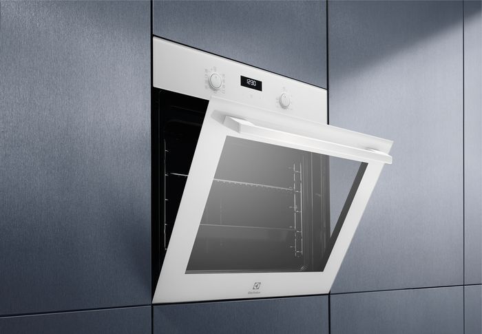 Духова шафа Electrolux електрична, 65л, A, дисплей, конвекція, телескопічні напрямні, білий (EOF5F50BV) 370504 фото