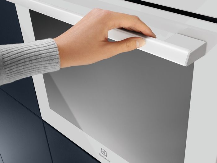 Духова шафа Electrolux електрична, 65л, A, дисплей, конвекція, телескопічні напрямні, білий (EOF5F50BV) 370504 фото