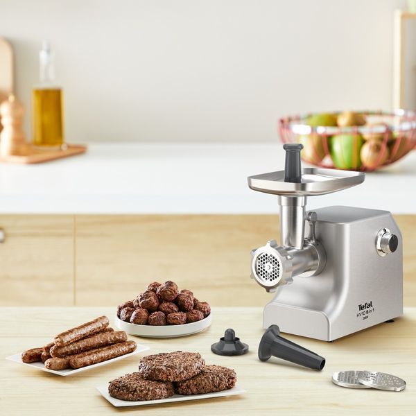 М'ясорубка Tefal HV10 8in1, 2200Вт, 5.5кг/хв, 3 решітки, насадка для ковбас, кеббе, 3 терки, метал (NE858D38) 370723 фото