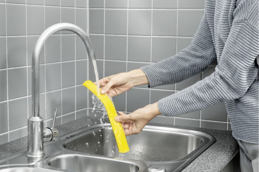 Пилосос Karcher віконний WV 6 Plus, вода -0.15л, автон. робота до 100хв, вага-0.76кг, білий (1.633-741.0) 373379 фото