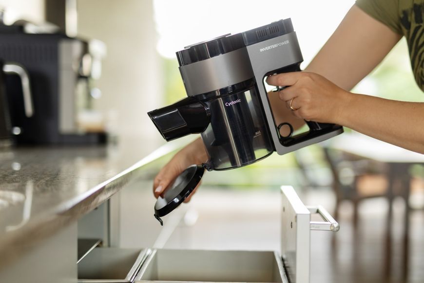 Пилосос Gorenje безпровідний, 132Вт, конт пил -0,5л, автон. робота до 25хв, вага-2,6кг, 2насадки, чорний (SVC216300FLA) 374170 фото
