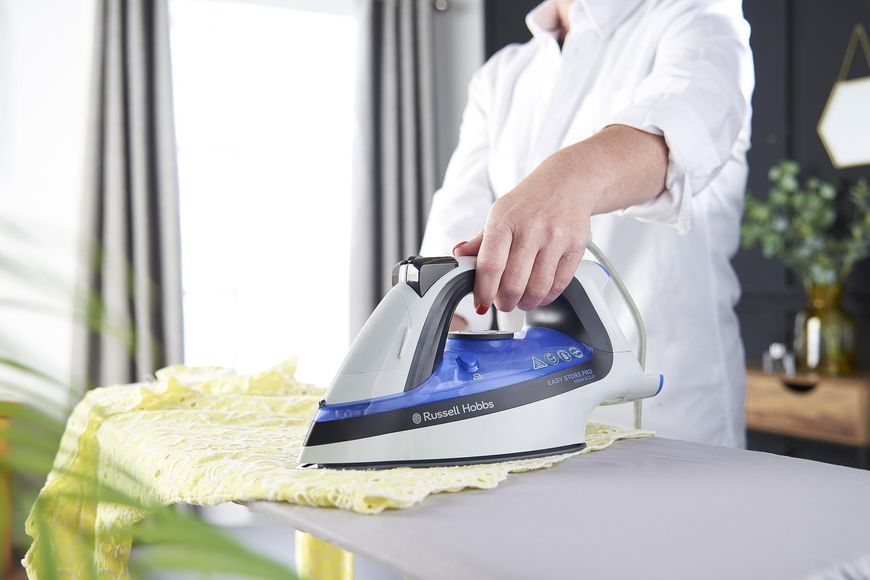 Праска Russell Hobbs Easy Store Pro, 2400Вт, 320мл, паровий удар -180гр, постійна пара - 45гр, зберігання шнура, керам. підошва, біло-синій (26730-56) 373386 фото