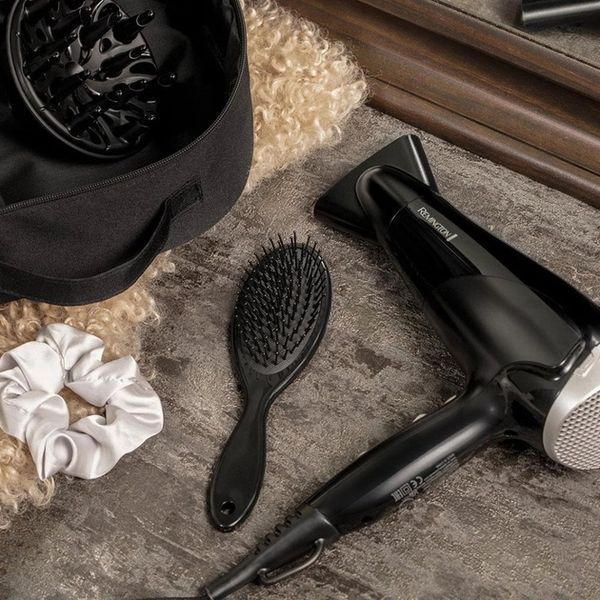 Фен Remington Style Edition, 2200Вт, 3 режими, іоніз-я, хол. обдув, дифузор, гребінець, резинка, кейс, чорно-сірий (D3171GP) 379785 фото