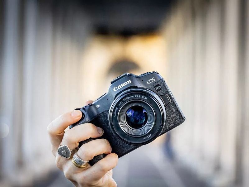 Цифрова камера CANON EOS R8 Body 313754 фото