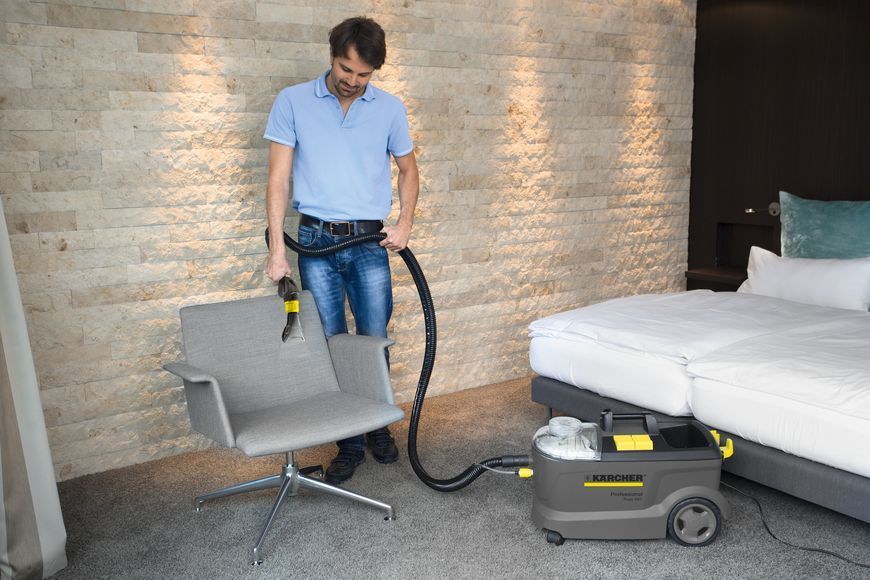 Пилосос професійний миючий Karcher Puzzi 10/1, 1250Вт, 254мБар, контейнер 10/9л, 10.5кг (1.100-131.0) 373398 фото