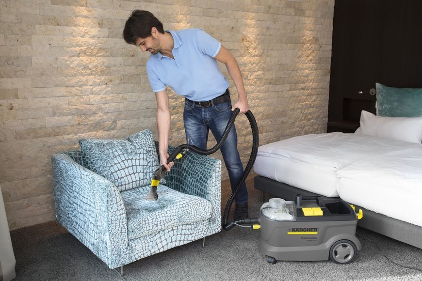 Пилосос професійний миючий Karcher Puzzi 10/1, 1250Вт, 254мБар, контейнер 10/9л, 10.5кг (1.100-131.0) 373398 фото