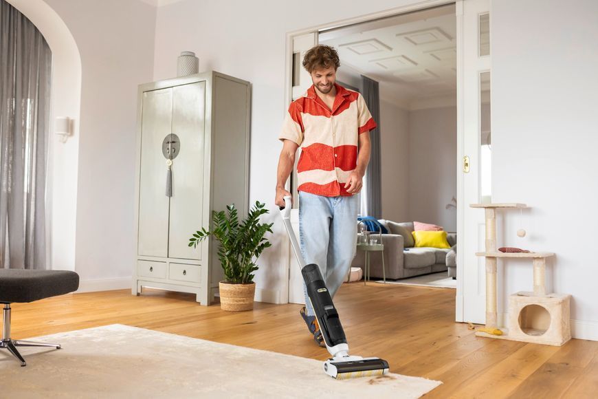Пилосос Karcher безпровідний FCV 3, 160Вт, конт пил -0.45л, вода -0.8л, автон. робота до 30хв, вага-3.7кг, 3в1, білий 390538 фото
