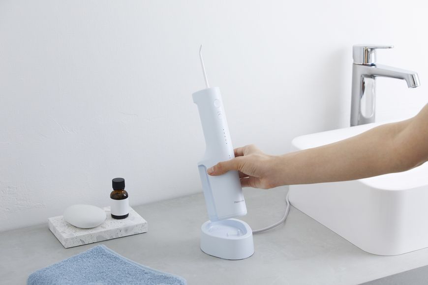 Іригатор Panasonic портативний, чаша 200 мл, Li-ion аккум. в компл., 2 насадки, світло блакитний (EW-DJ26-A321) 389138 фото