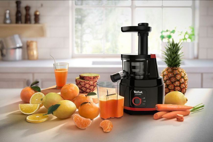 Соковитискач Tefal Juiceo шнековий 150Вт, чаша-0.8л, жмих-0.8л, насадка для цитрусових, пластик, червоно-чорний (ZC150838) 369995 фото