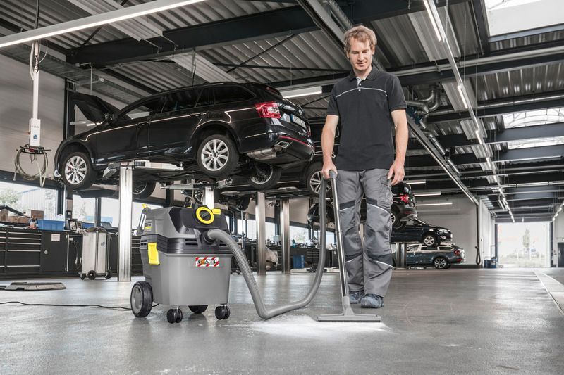Пилосос професійний Karcher NT 30/1 Ap L, 1380Вт, 273мБар, контейнер 30л, 11.8кг (1.148-221.0) 373399 фото