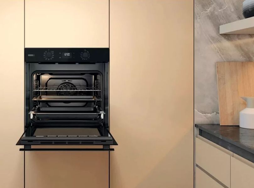 Духова шафа Whirlpool електрична, 71л, A+, дисплей, конвекція, телескопічні напрямні, пара, чорний (OMSR58CU1SB) 371459 фото