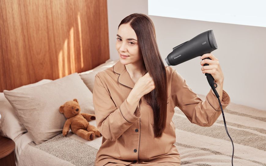 Фен Panasonic, 2500Вт, 3 режими, іонізація, хол. обдув, чорний 398942 фото