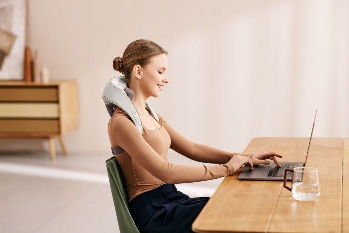 Масажер Шіацу SKG H5 Mini Neck＆Shoulder Massager (42124) 328380 фото