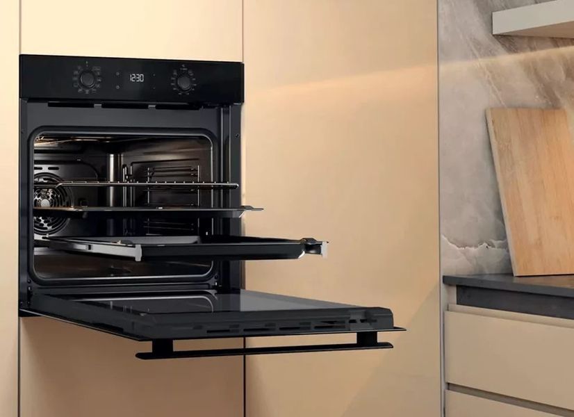 Духова шафа Whirlpool електрична, 71л, A+, дисплей, конвекція, телескопічні напрямні, чорний (OMR58HU1B) 371475 фото