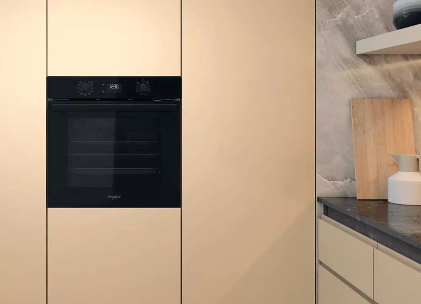 Духова шафа Whirlpool електрична, 71л, A+, дисплей, конвекція, телескопічні напрямні, чорний (OMR58HU1B) 371475 фото