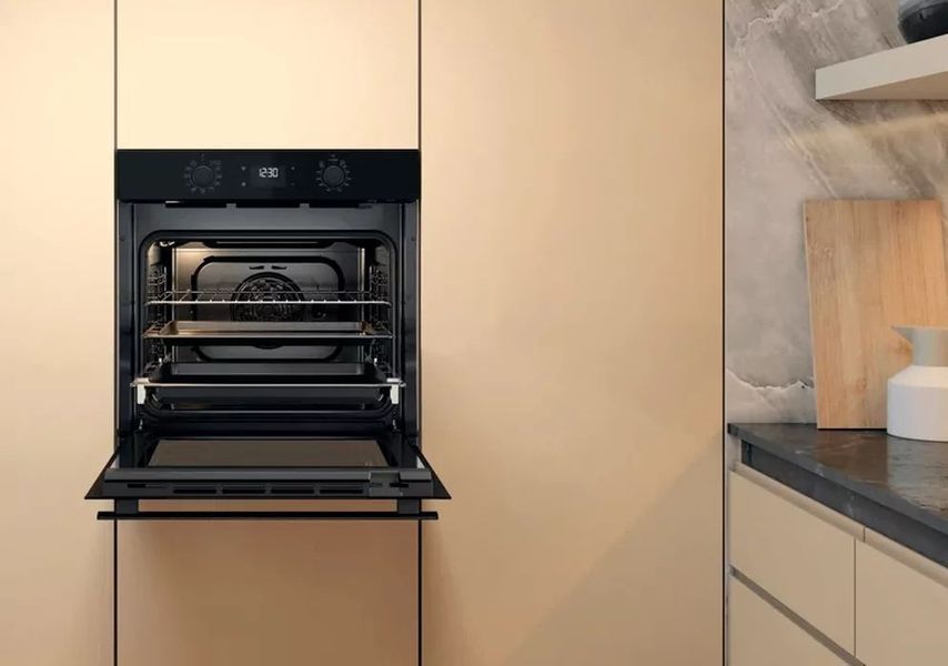 Духова шафа Whirlpool електрична, 71л, A+, дисплей, конвекція, телескопічні напрямні, чорний (OMR58HU1B) 371475 фото