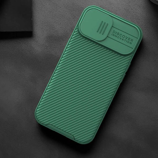 Карбонова накладка Nillkin CamShield Pro для Apple iPhone 15 (6.1") Deep Green 361156 фото
