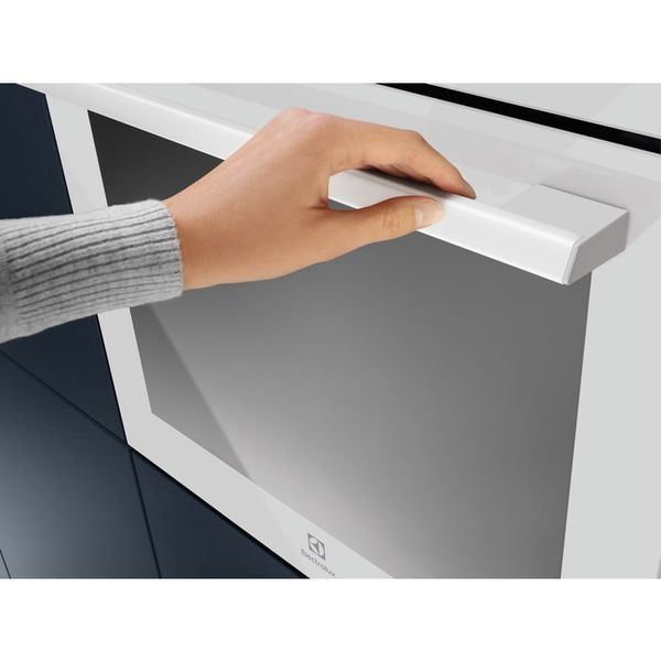 Духова шафа Electrolux електрична, 72л, A+, пара, дисплей, конвекція, піроліз, телескопічні напрямні, білий (EOE8P39WV) 371884 фото