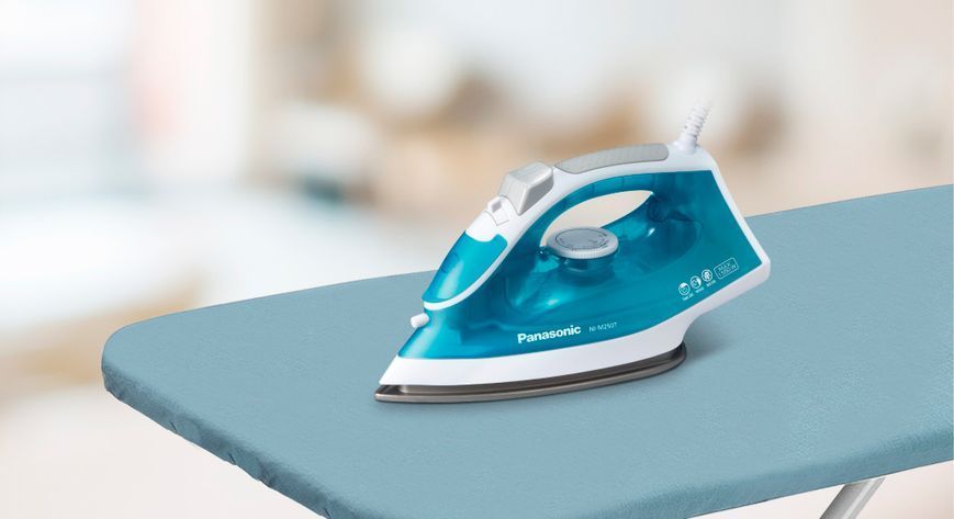 Праска PANASONIC, 1550Вт, 210мл, постійна пара - 15гр, керам. підошва, блакитний (NI-M250TGTW) 375345 фото