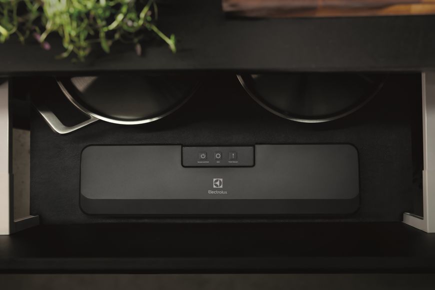 Вакууматор Electrolux для рулонів, пакетів і контейнерів, 80Вт, 30см, електронне керування, +10 пакетів, пластик, чорний (E4VS1-4AG) 367277 фото