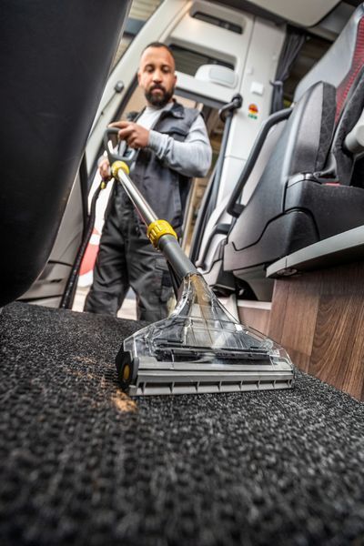 Пилосос професійний миючий Karcher Puzzi 8/1 Adv 1200Вт 270мБар контейнер 8/7л 8.6кг 390537 фото