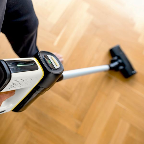 Пилосос Karcher безпровідний VC 7 Cordless yourMax, 350Вт, конт пил -0.8л, автон. робота до 60хв, вага-2.57кг, HEPA 12, білий (1.198-710.0) 373348 фото