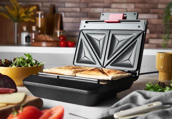 Сендвічмейкер Russell Hobbs, 750Вт, 1 пластина-сендвіч, корпус-пластик, чорний (26800-56) 363835 фото