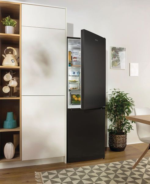 Холодильник з нижн. мороз. камерою Gorenje, 185х60х60см, 2 двері, 204(96)л, А++, NoFrost+ , LED дисплей, Зона св-ті, чорний (NRK6192ABK4) 376098 фото