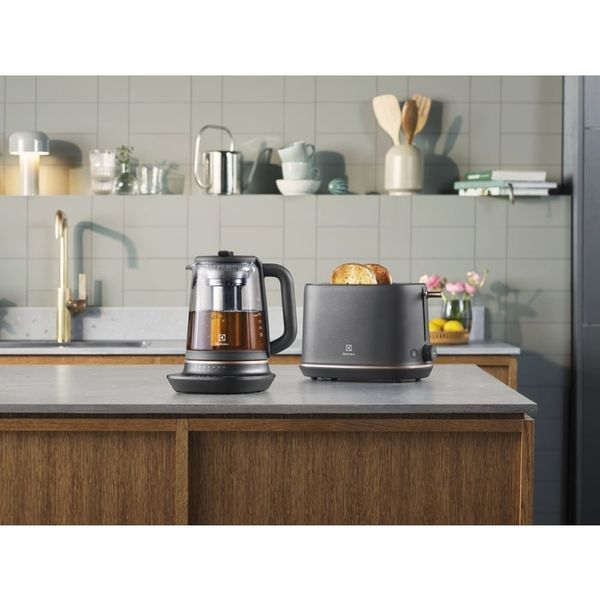 Електрочайник Electrolux 1.7л, Strix, скло, заварник, підтримка температури, чорний (E7GK1-8BP) 369072 фото