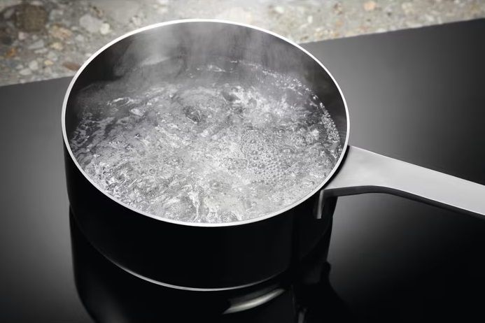 Варильна поверхня Electrolux індукційна, 60см, розширена зона, Hob2Hood, чорний (LIV63431BK) 370990 фото