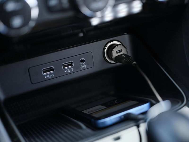 Зарядний пристрій автомобільний Trust 38Вт USB-A/USB-C PD, QC, чорний 364860 фото
