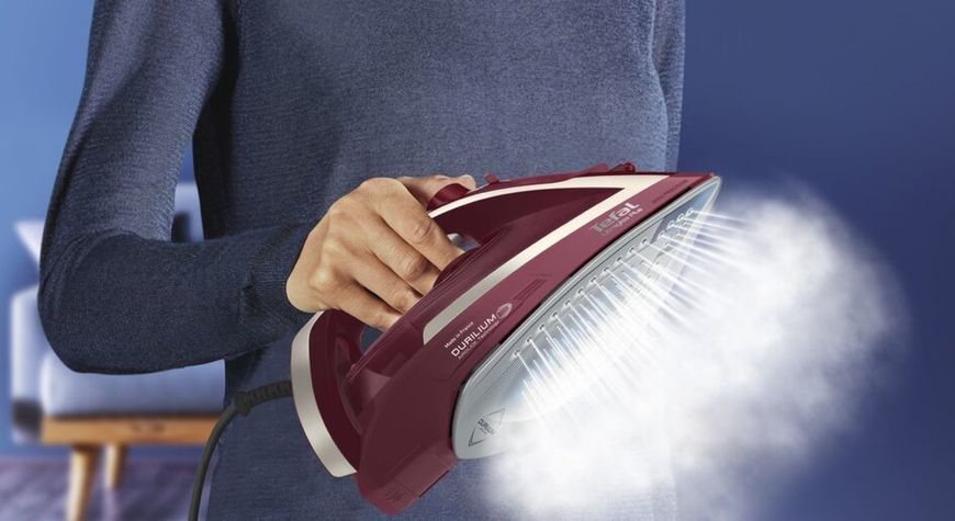 Праска Tefal Ultragliss Plus, 2800Вт, 270мл, паровий удар -260гр, постійна пара - 50гр, керам. підошва, бордовий (FV6820E0) 374197 фото