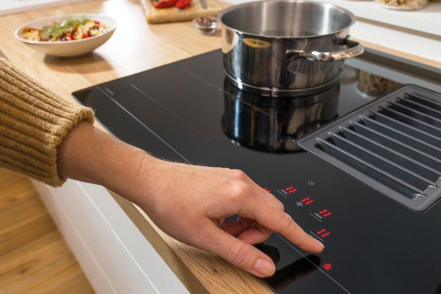 Варильна повверхня Gorenje індукційна, 83см, розширена зона, вбудована витяжка, 620м.куб/год, чорний (HET949BSC) 367502 фото