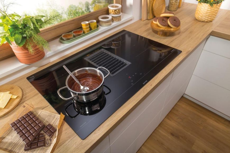 Варильна повверхня Gorenje індукційна, 83см, розширена зона, вбудована витяжка, 620м.куб/год, чорний (HET949BSC) 367502 фото