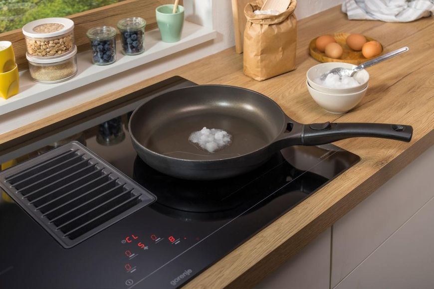 Варильна повверхня Gorenje індукційна, 83см, розширена зона, вбудована витяжка, 620м.куб/год, чорний (HET949BSC) 367502 фото