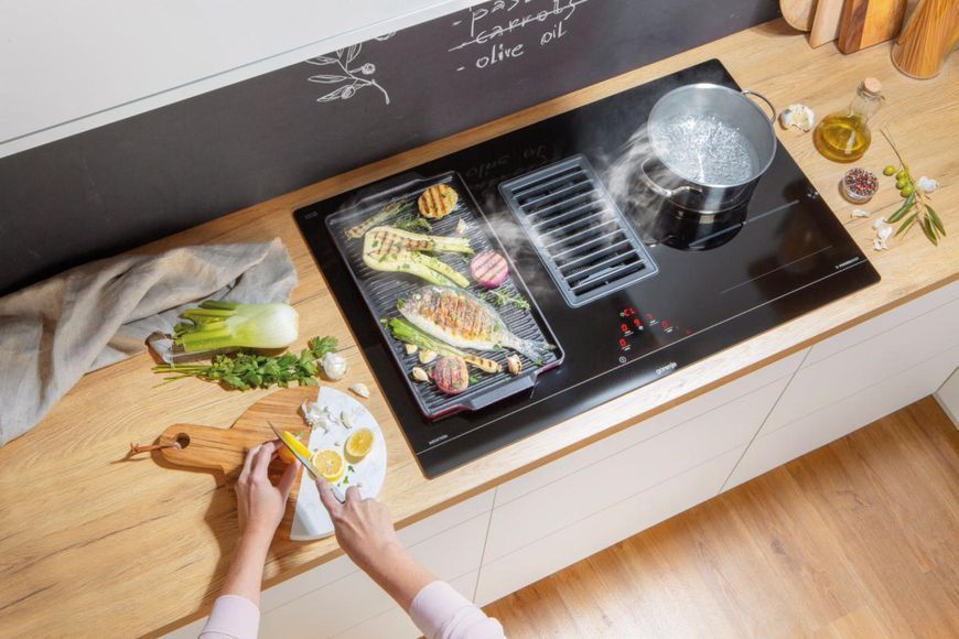 Варильна повверхня Gorenje індукційна, 83см, розширена зона, вбудована витяжка, 620м.куб/год, чорний (HET949BSC) 367502 фото