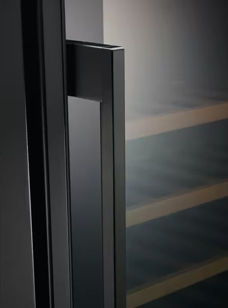 Холодильник Electrolux вбудований для вина, 82x30х57, полок - 6, зон - 1, бут-20, ST, чорний (EWUS020B5B) 369334 фото
