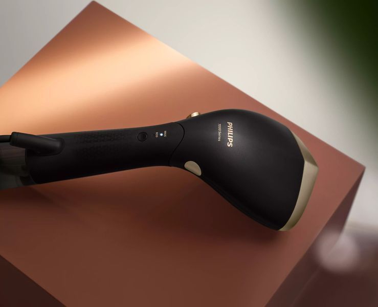 Відпарювач PHILIPS компактний, 1500Вт, 100 и 200мл, постійна пара - 28гр, керам. підошва, чорний (STH7060/80) 375249 фото