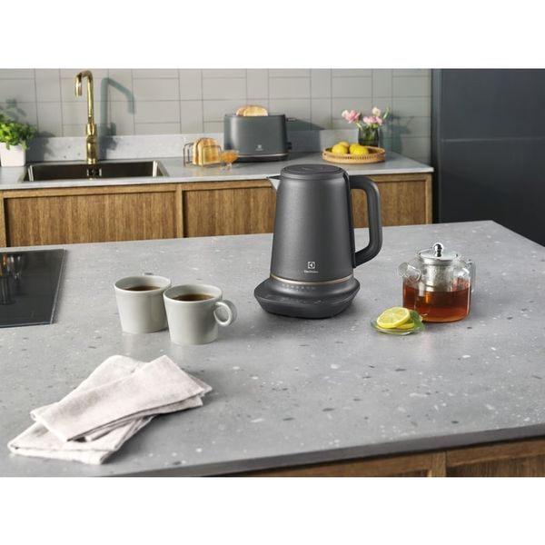 Електрочайник Electrolux 1.7л, Strix, метал, підтримка температури, чорний матовий (E7K1-6BP) 369622 фото