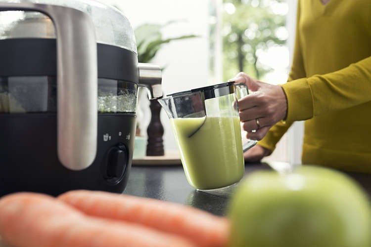 Соковитискач Philips Avance Collection відцентрований 1000Вт, чаша-1л, жмих-2.1л, жолоб на ціле яблуко, пластик, чорний (HR1919/70) 369093 фото