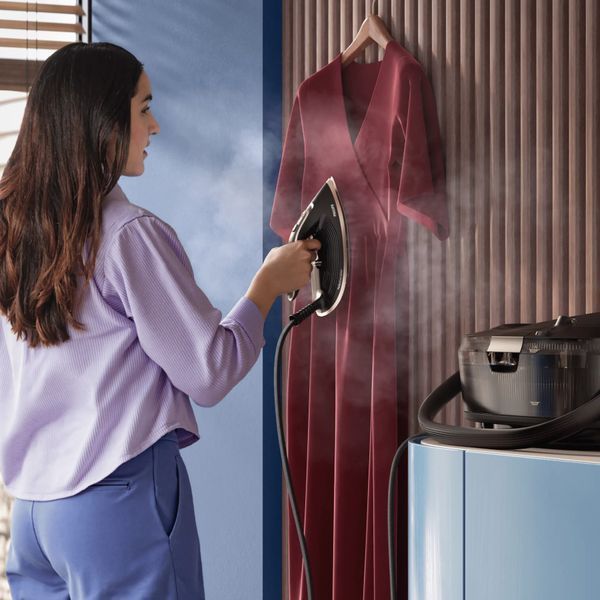 Парогенератор Philips PerfectCare 8000, 3120Вт, 1400мл, паровий удар -800гр, верт. відпарювання, нерж. сталь, чорний 399904 фото