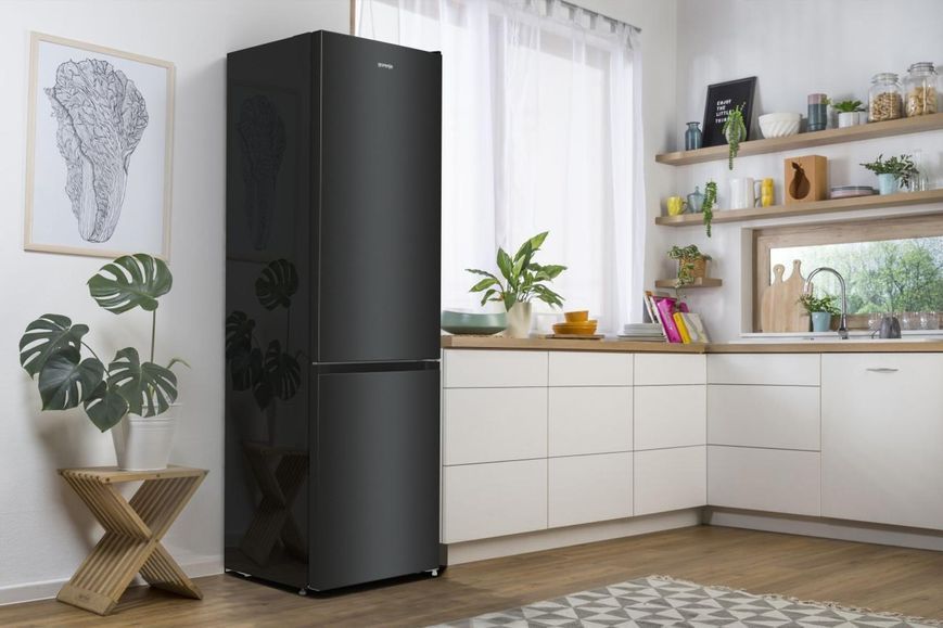 Холодильник з нижн. мороз. камерою Gorenje, 200х60х60см, 2 двері, 235( 96)л, А++, NoFrost+ , LED дисплей, Зона св-ті, чорний (NRK6202EBXL4) 375362 фото