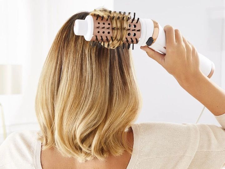 Фен-щітка Rowenta Brush Activ' Ultimate Care, 700Вт, 3 режими, іоніз-я, хол. обдув, оберт. насадок, кераміка, біло-золотий (CF9720F0) 369653 фото