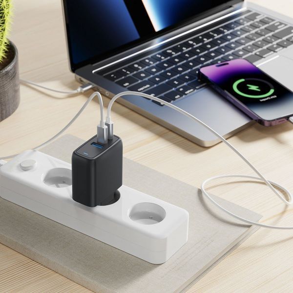 Зарядний Пристрій Proove Shot GaN 67W (2Type-C + USB) (WCSG67120002) White 287399 фото