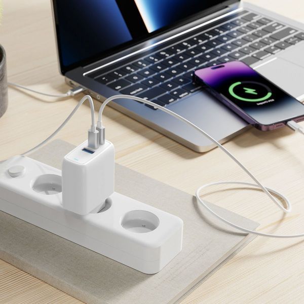 Зарядний Пристрій Proove Shot GaN 67W (2Type-C + USB) (WCSG67120002) White 287399 фото